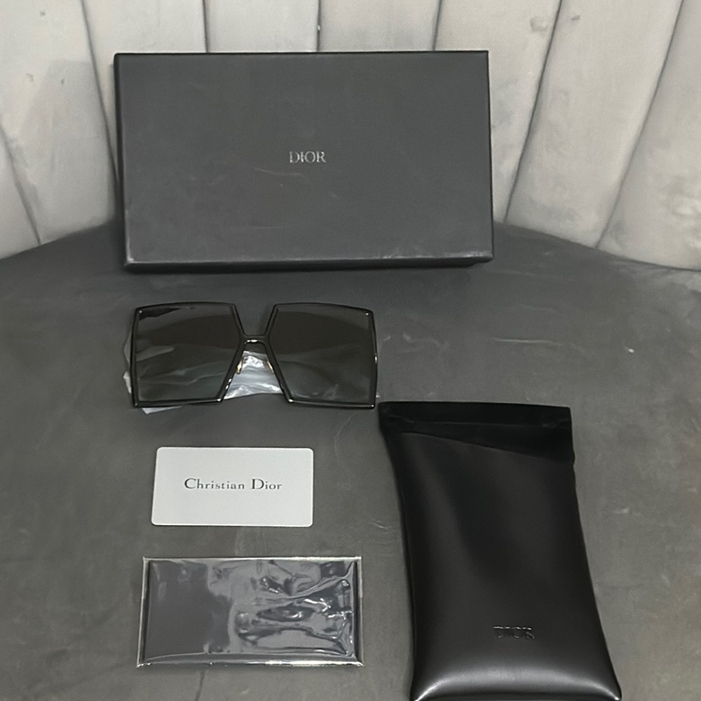 Dior Oversized- 30Montaigne Black Sunglasses